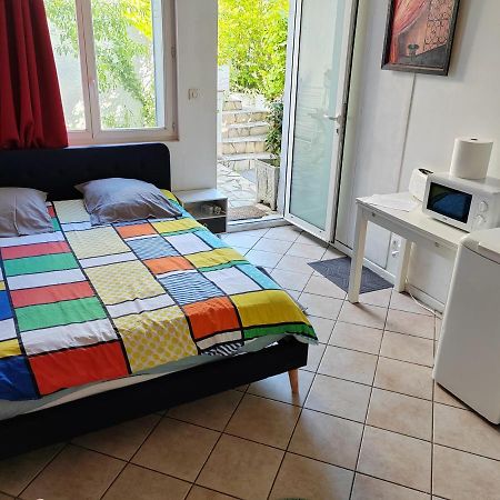 Chambre meublée indépendante, avec piscine, pour 2 personnes Tolosa Esterno foto