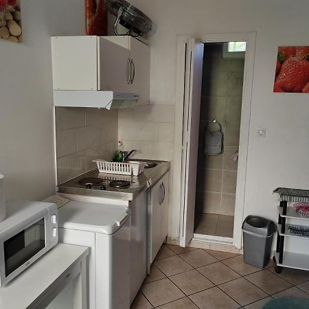 Chambre meublée indépendante, avec piscine, pour 2 personnes Tolosa Esterno foto