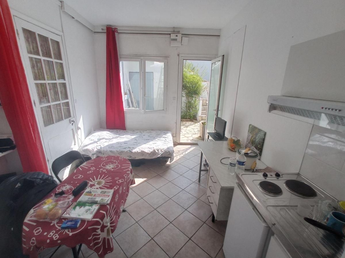 Chambre meublée indépendante, avec piscine, pour 2 personnes Tolosa Esterno foto