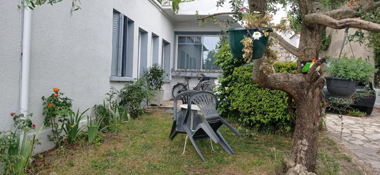 Chambre meublée indépendante, avec piscine, pour 2 personnes Tolosa Esterno foto