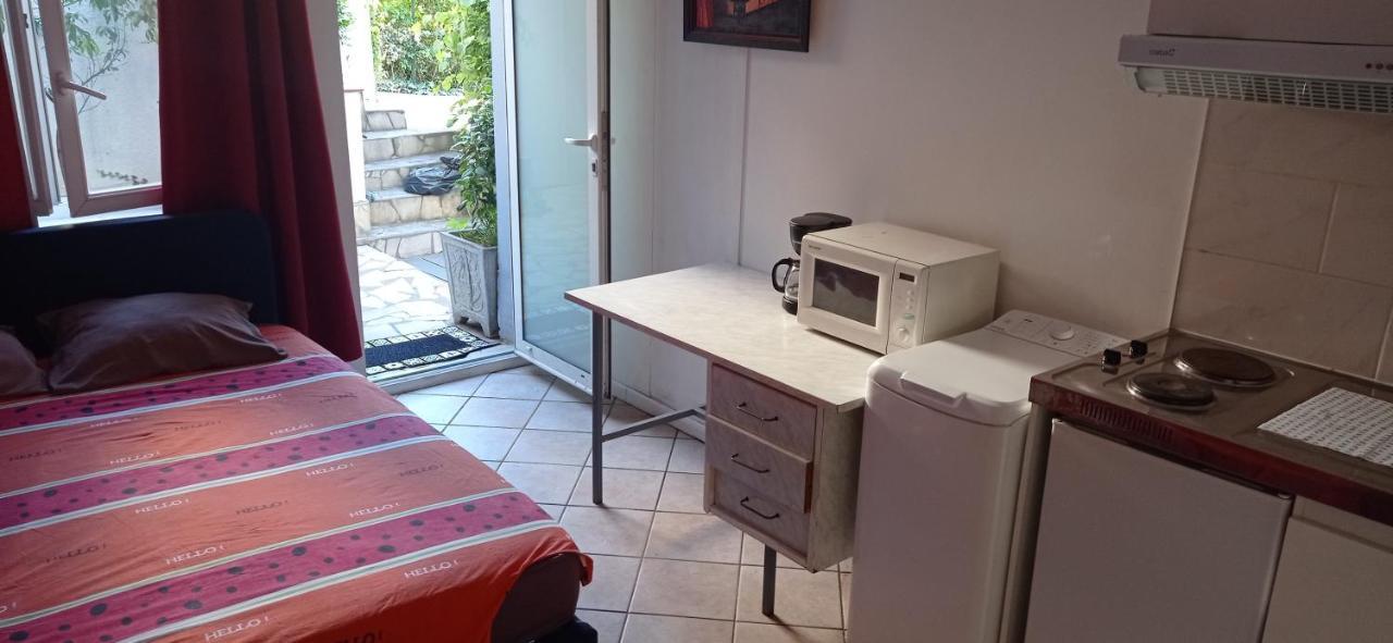 Chambre meublée indépendante, avec piscine, pour 2 personnes Tolosa Esterno foto