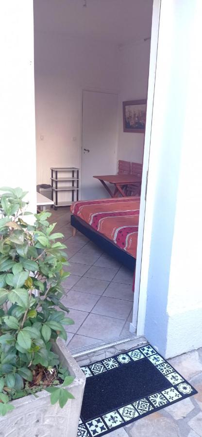 Chambre meublée indépendante, avec piscine, pour 2 personnes Tolosa Esterno foto